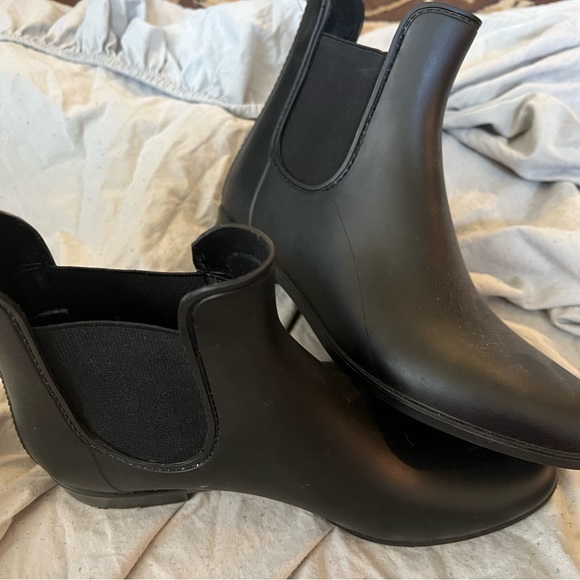 Rubber Chelsea boot size 8 - Picture 2 of 2